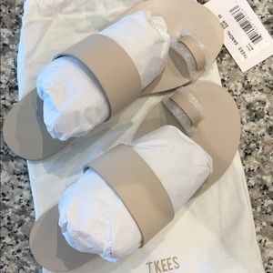 Tkees Dem Sandal in Bone - Size 8
